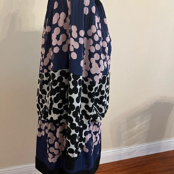 Diane Von Furstenberg tunic , size 6. - Picture 3 of 3